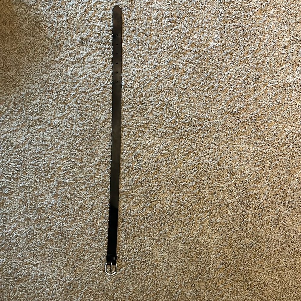 Old navy medium black belt. Approximately 36 inches long